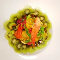 kiwi, raspberry, orange, avocado, lobster, avocado yell tomato and a honey lime dressing|Michael M Schleyerさん