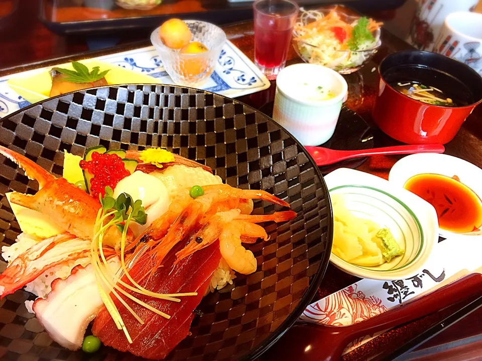 Snapdishの料理写真:海鮮丼〜♡|いく❤️さん