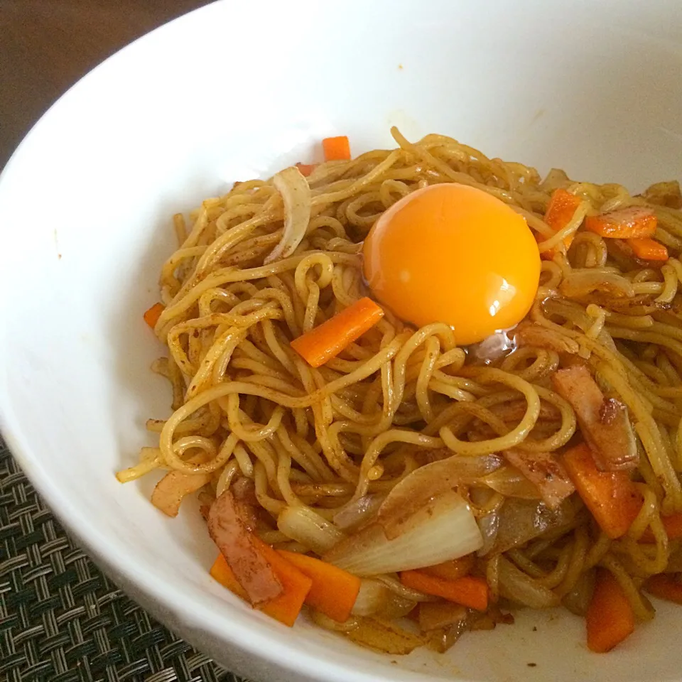 目玉焼きそばカレー風味|Koichi GOGOさん