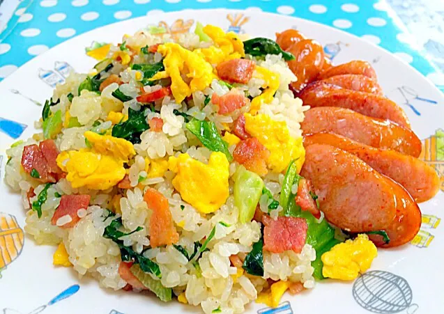 ピリ辛ソーセージとロースハムレタスチャハン - Spicy sausage & roast ham lettuce fried rice 😋❤️✨|Liezlさん