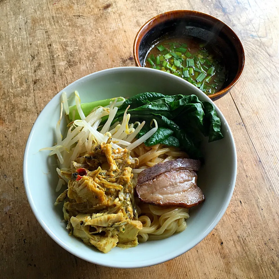 Snapdishの料理写真:カレーつけ麺な昼ごはん‼︎|Yoshinobu Nakagawaさん