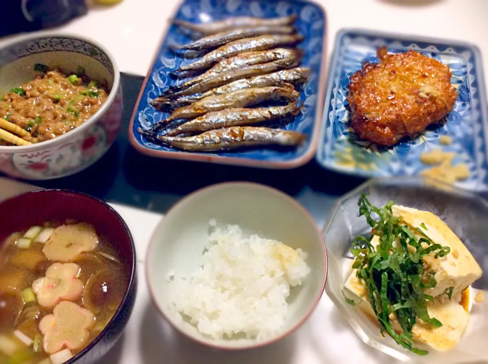 ごく普通の晩御飯
玉ねぎ天  ししゃも  納豆  大きいナメコのお味噌汁 土鍋で炊いたご飯で^_^|Takeshi  Nagakiさん