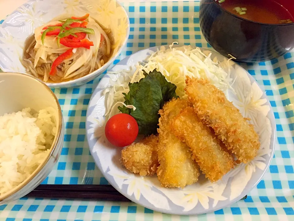 Snapdishの料理写真:太刀魚のフライ、豆アジの南蛮漬け、アサリの味噌汁|Sayuri Kameshiroさん