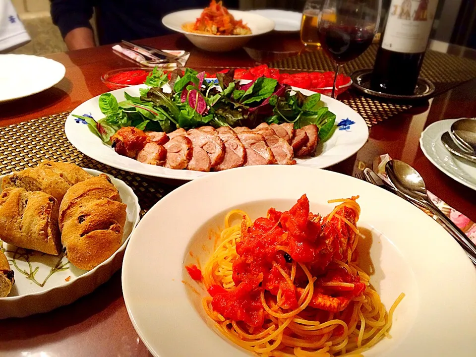 どうしても蟹のパスタが食べたくて、栗蟹🦀で作りました🍝 ローストポーク、トマトカルパッチョサラダ、セーグルノアレザン、フランス赤ワインダーム・ド・ペノティエ🍷でイタリアンディナー|72roseさん