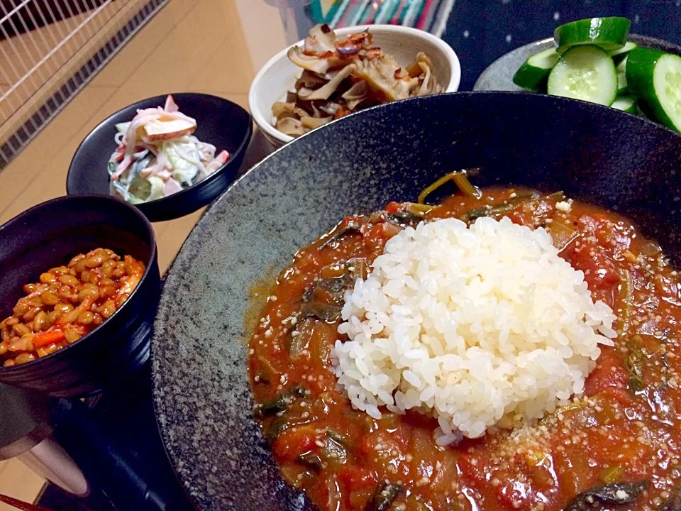 トマトカレー
キュウリのお漬物
納豆キムチ
春雨サラダ
マイタケの鰹節あえ|きのこせんぱいさん