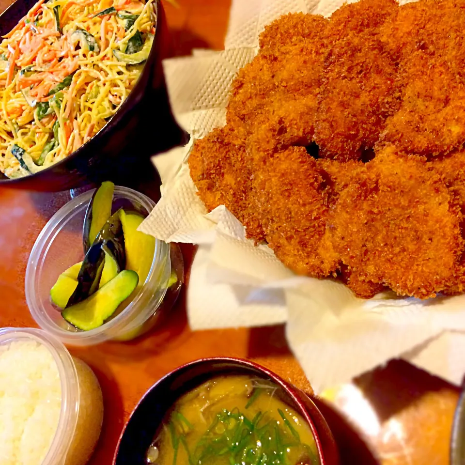 ヒレ肉のとんかつ
赤魚の西京焼き
スパサラ
水茄子
お味噌汁|ちーぽんさん