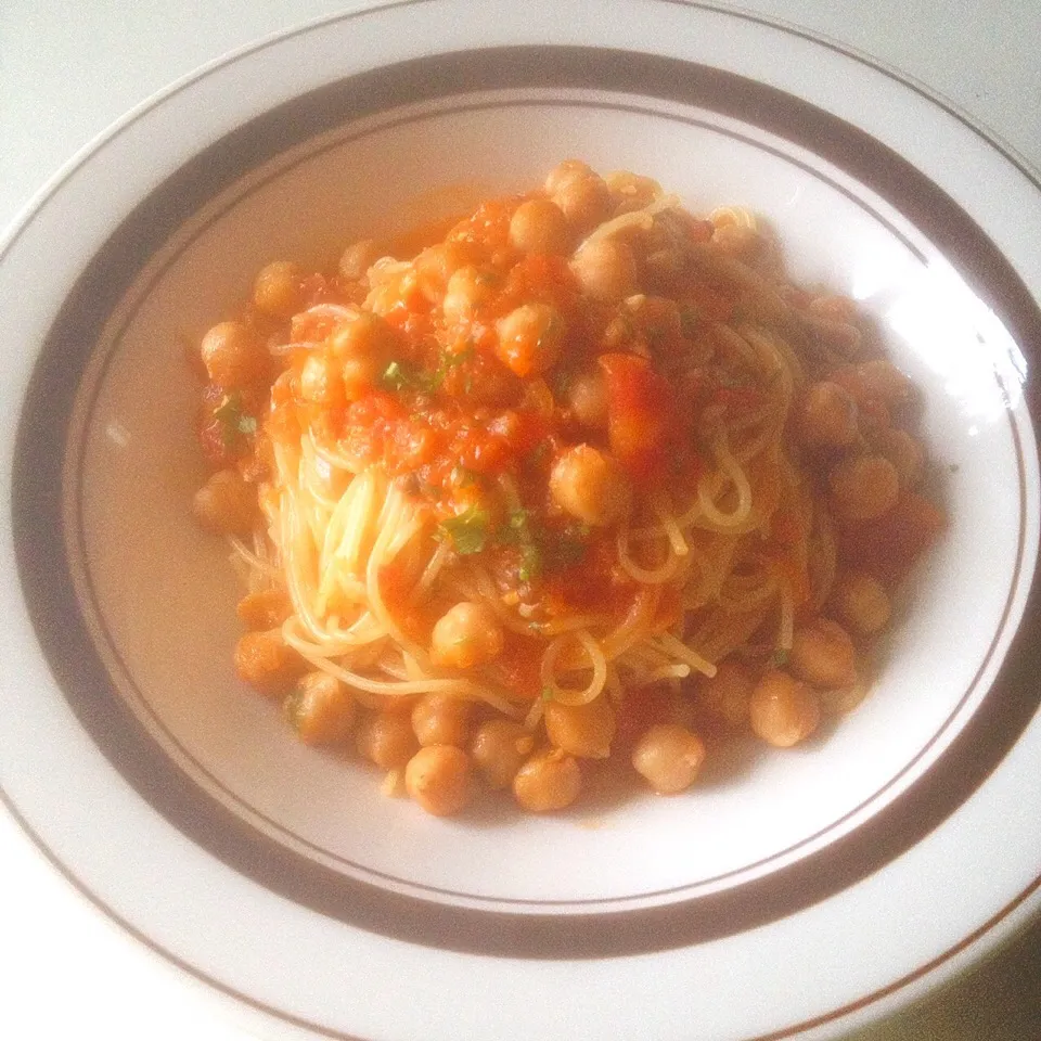 ひよこ豆のトマトソーススパゲッティ。|ヘイオークボさん