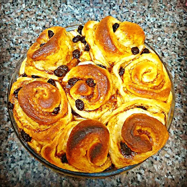 freshly baked cinnamon rolls...ohayo!!!!|Tezu Ropezuさん