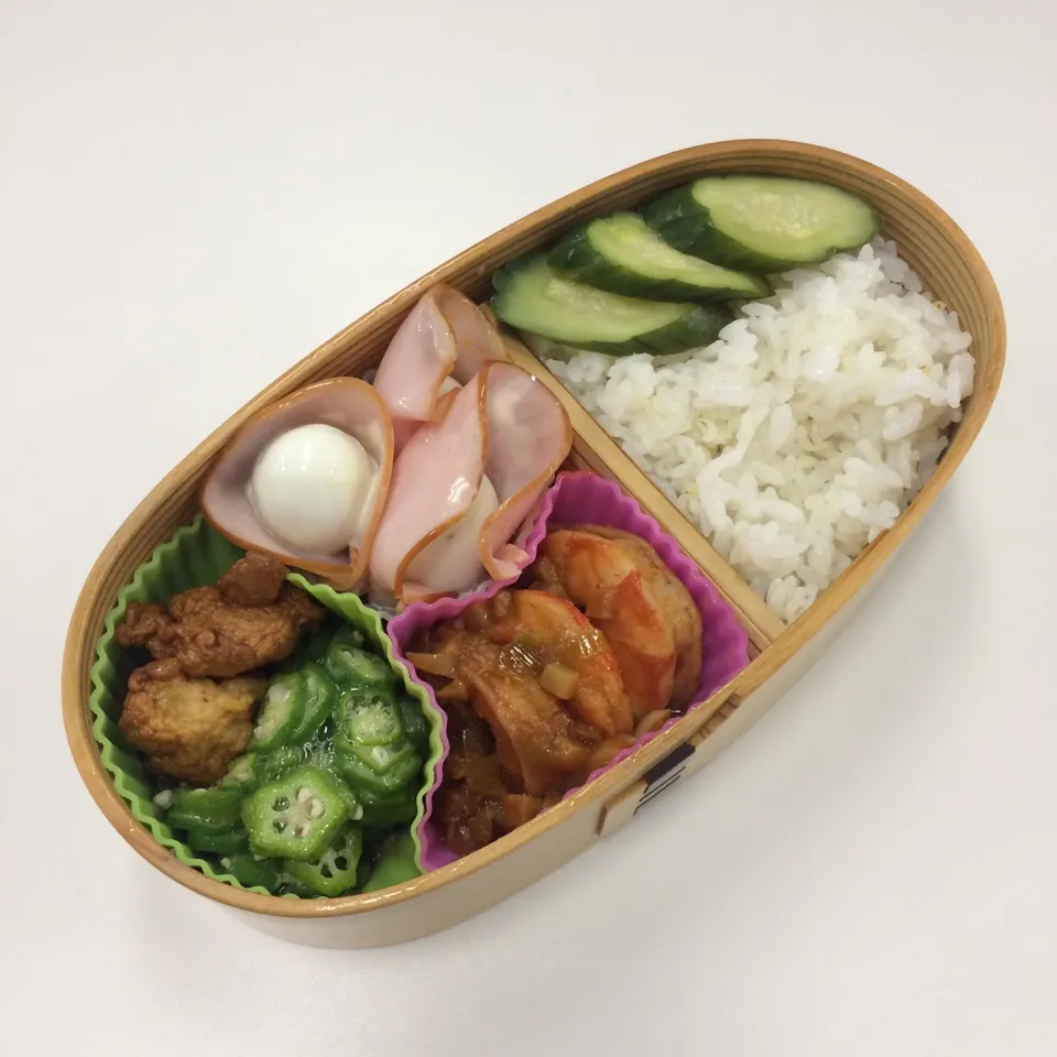 Snapdishの料理写真:弁当（海老チリ、うずらハム巻き、オクラ、イカなんこつ揚げ、胡瓜ぬか漬け）|SasaMasa213さん