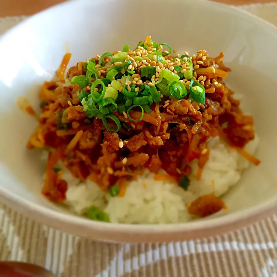 今日のお昼ごはん☆肉味噌もやし丼アップ|あさこさん