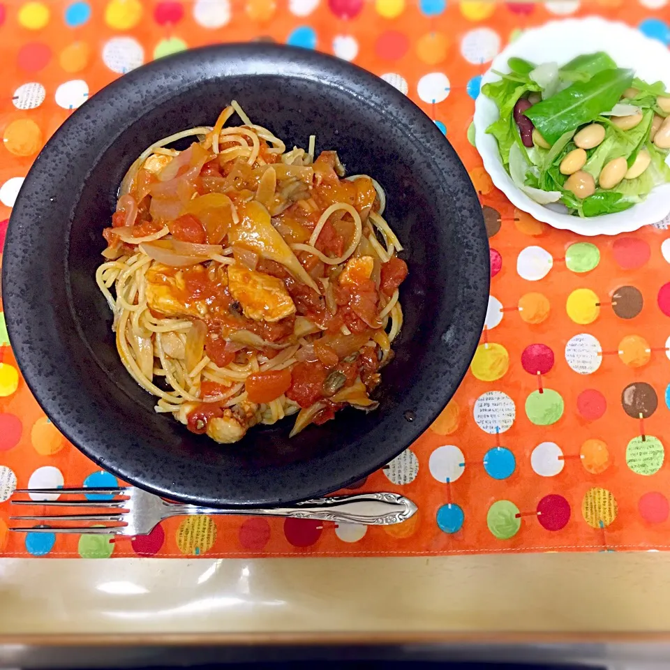 Snapdishの料理写真:昨日のトマト煮でパスタ|しまさん