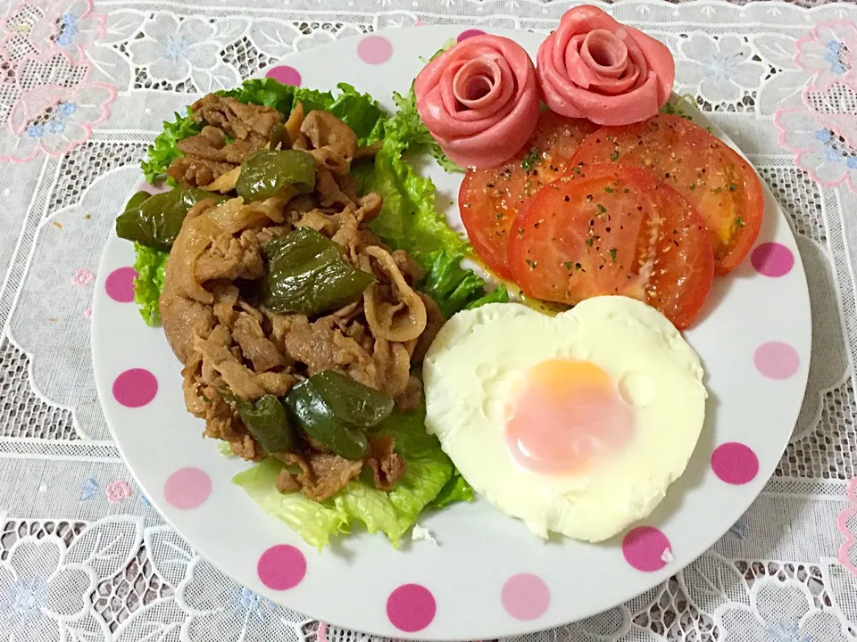 🌺豚小間切れの焼肉味🌺
🌺ハートの目玉焼き    🌺
🌺トマトのカプレーゼ風🌺|Kii mamaさん