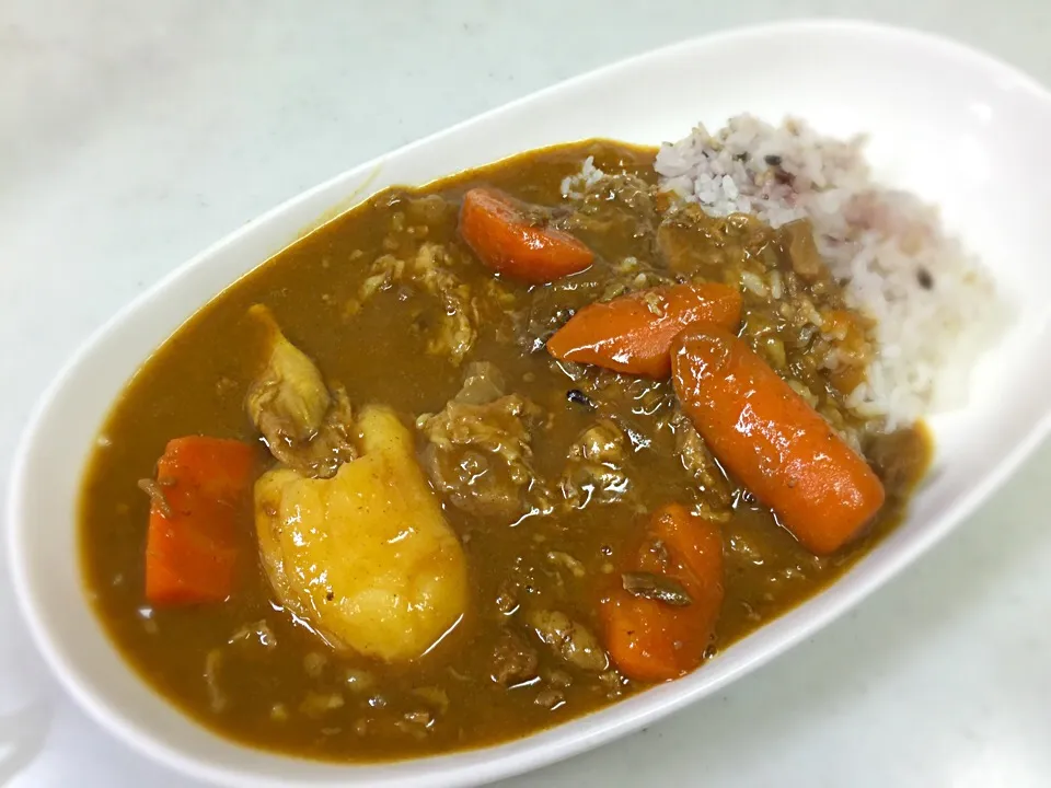 Snapdishの料理写真:牛すじカレー🍛|buhizouさん