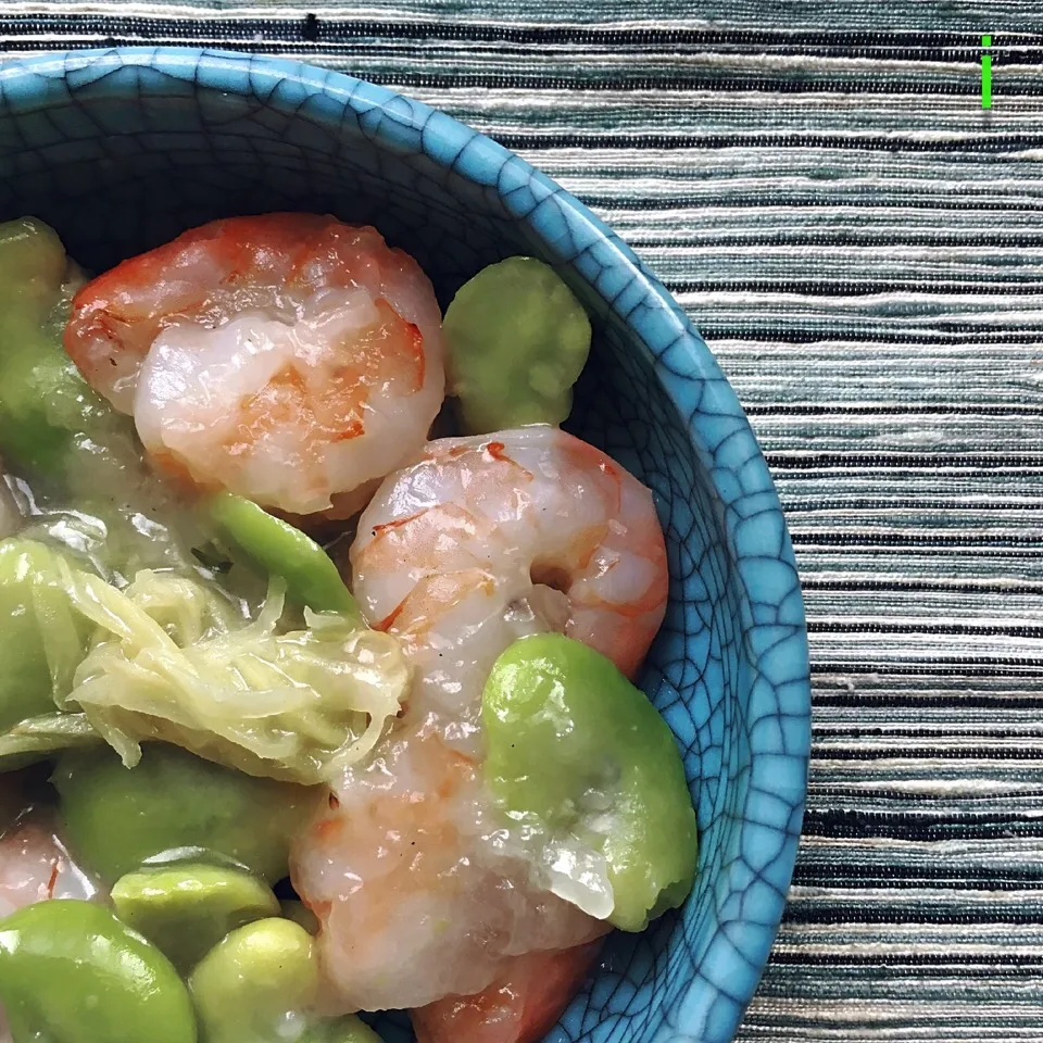 Snapdishの料理写真:あまねこ🌿ちゃんの料理 そら豆と海老のとろみ中華風〜♪ 生姜の香りでシンプルに 【Stir-fried broad beans and shrimp / Chinese style】|izoomさん