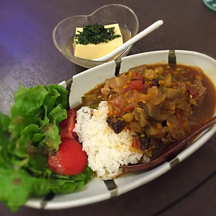 Snapdishの料理写真:昨日のローストラムの残りを使って夏野菜カレー✨|NanaMOさん