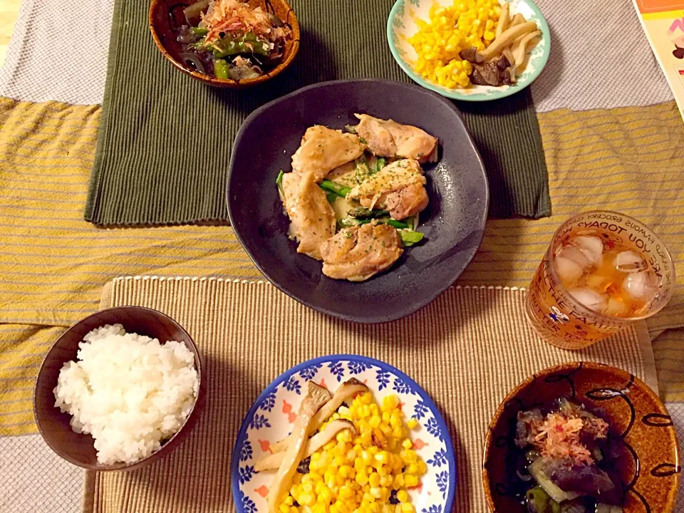 アスパラ胸肉炒め。ナスししとう煮びたし。とうもろこしかき揚げ。←小麦粉少なすぎて失敗|りえんこさん