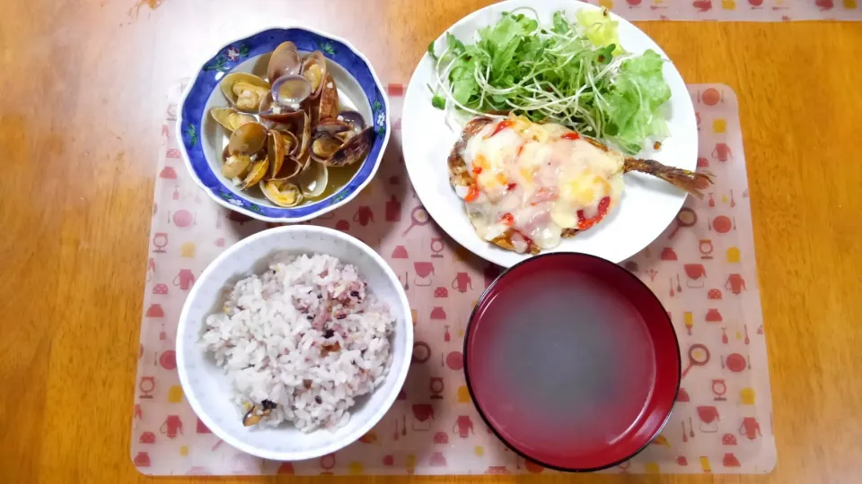 ６月１日　アジのピザ風焼き　あさりの酒蒸し　スプラウトのサラダ　わかめスープ|いもこ。さん