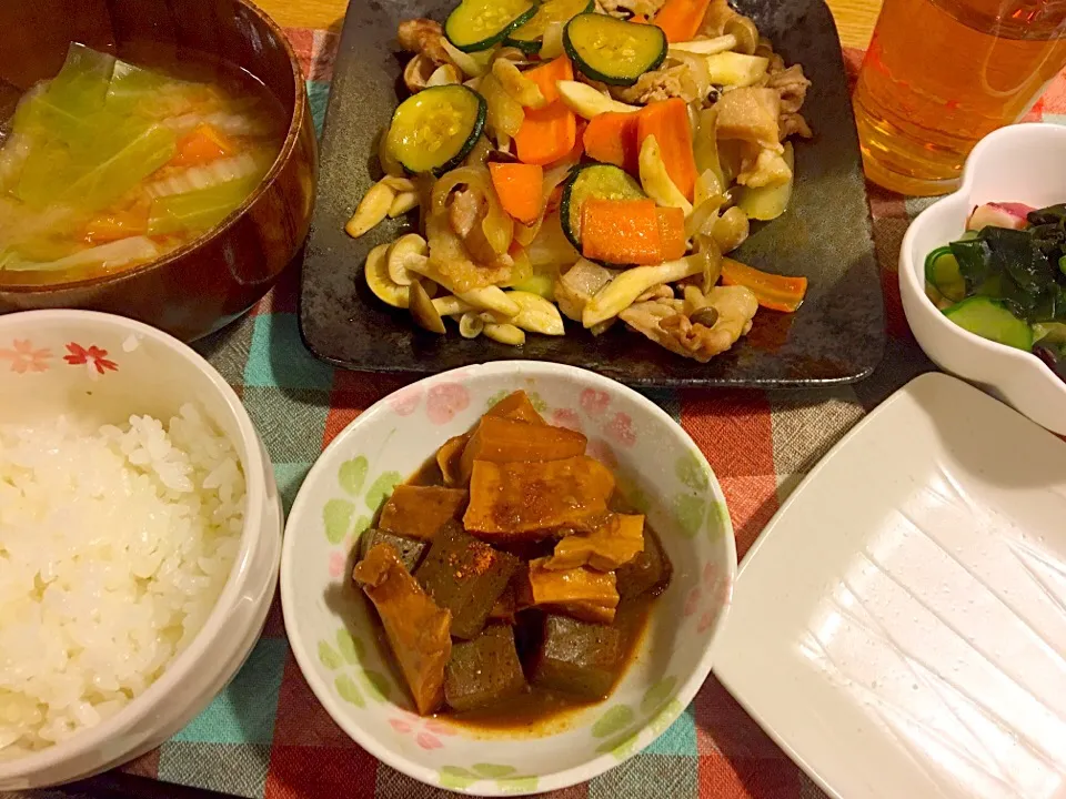 ＊土手焼き
＊ズッキーニと豚肉の野菜炒め
＊タコとワカメと胡瓜の酢の物
＊トマトとキャベツとセロリの味噌汁|モケモケさん