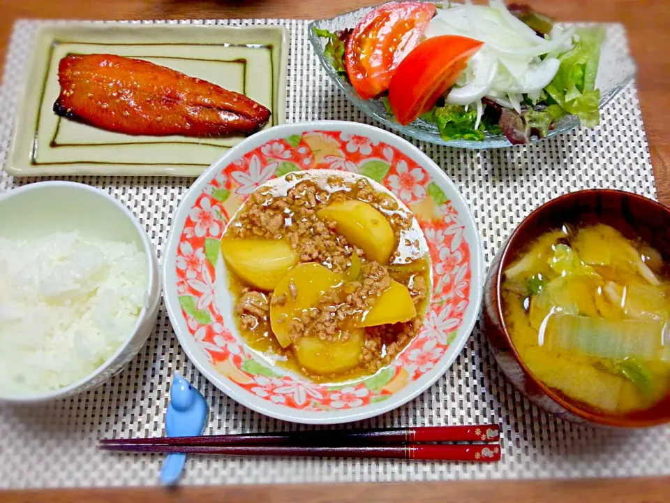 ☆かぶのそぼろあん
☆新玉ねぎ乗せサラダ
☆にしんのみりん干し
☆白菜としめじのお味噌汁|なべちゃんさん