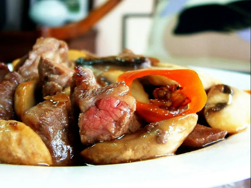 stirfried beef in oyster sauce|steven z.y.さん