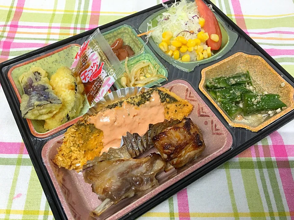 サーモンのハーブパン粉焼き 日替わり弁当 豊川市宅配|Naokazu Kuritaさん