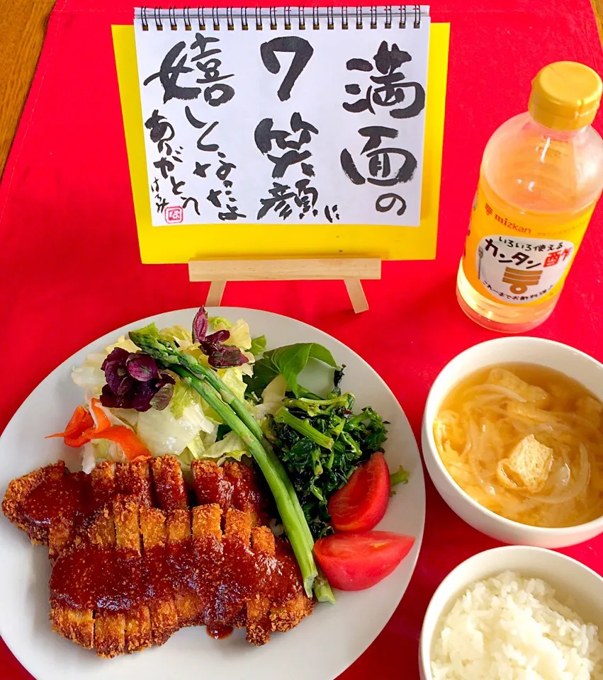 Snapdishの料理写真:朝ごはんは勝負飯💪💪😄💞
朝から豚カツ二枚💪💪🏋🏋🏋💞
かんたん酢とソース、ケチャップ、粒マスタードのとんかつソースGOODでした👍😄💞|はみちゃんさん