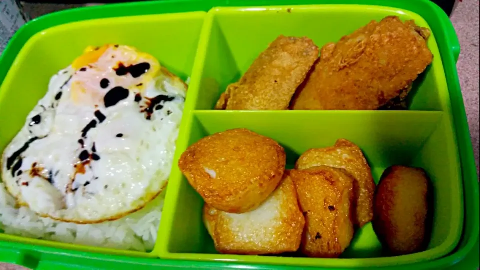 😙Simple Packed lunch 😥 Fried Wings Fishballs Egg 🙆👅👄💗✌|🌷lynnlicious🌷さん