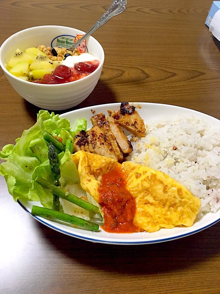 豚の味噌焼きとオムレツ グラノーラ|だっちさん