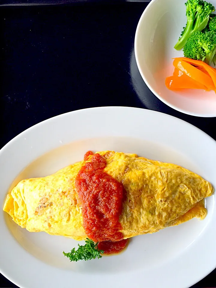 夫のランチ‼️大盛りオムライス😀
自家栽培のトマトで作った、ケチャップで…|椿さん