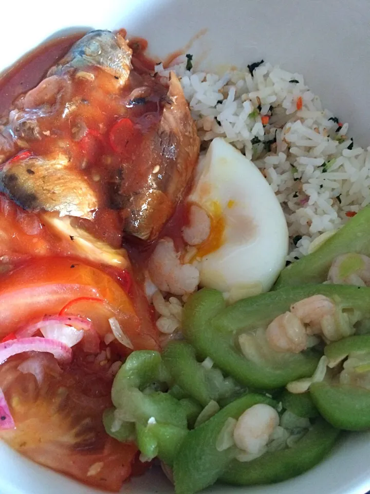 Sardines, onsen egg and luffa on yasai rice bowl.|Ong Sor Fernさん