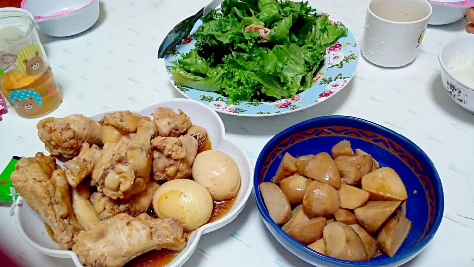 手羽元、卵の甘辛煮(えきしお活用)☆里芋の煮転がし☆サラダ|みぽりんさん