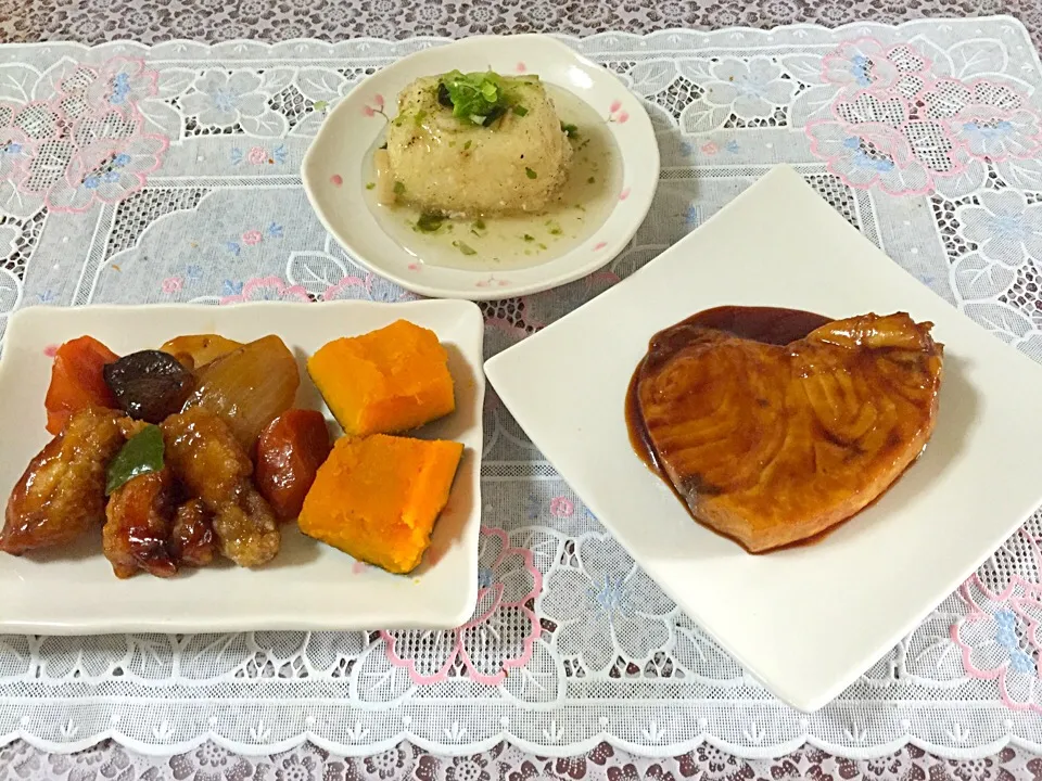 Snapdishの料理写真:🌺酢豚&鳥
🌺メカジキの照り焼き
🌺揚げ出し豆腐|Kii mamaさん