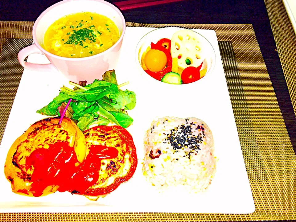 パプリカの肉詰め
今日の夜ご飯〜^ ^|るみさん