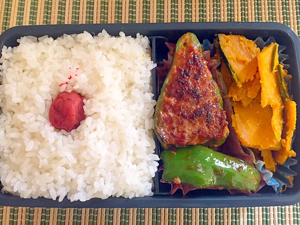 Stuffed Green Pepper and Stir fried Pumpkin Bento🍱|Reiko Araiさん