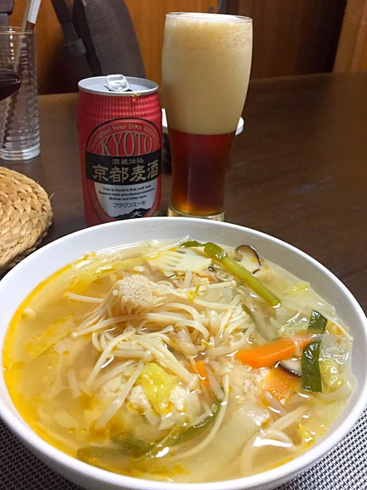 鶏肉団子の野菜スープ生姜たっぷり
ビールを添えて。^^;|Katsuragi Shinyaさん