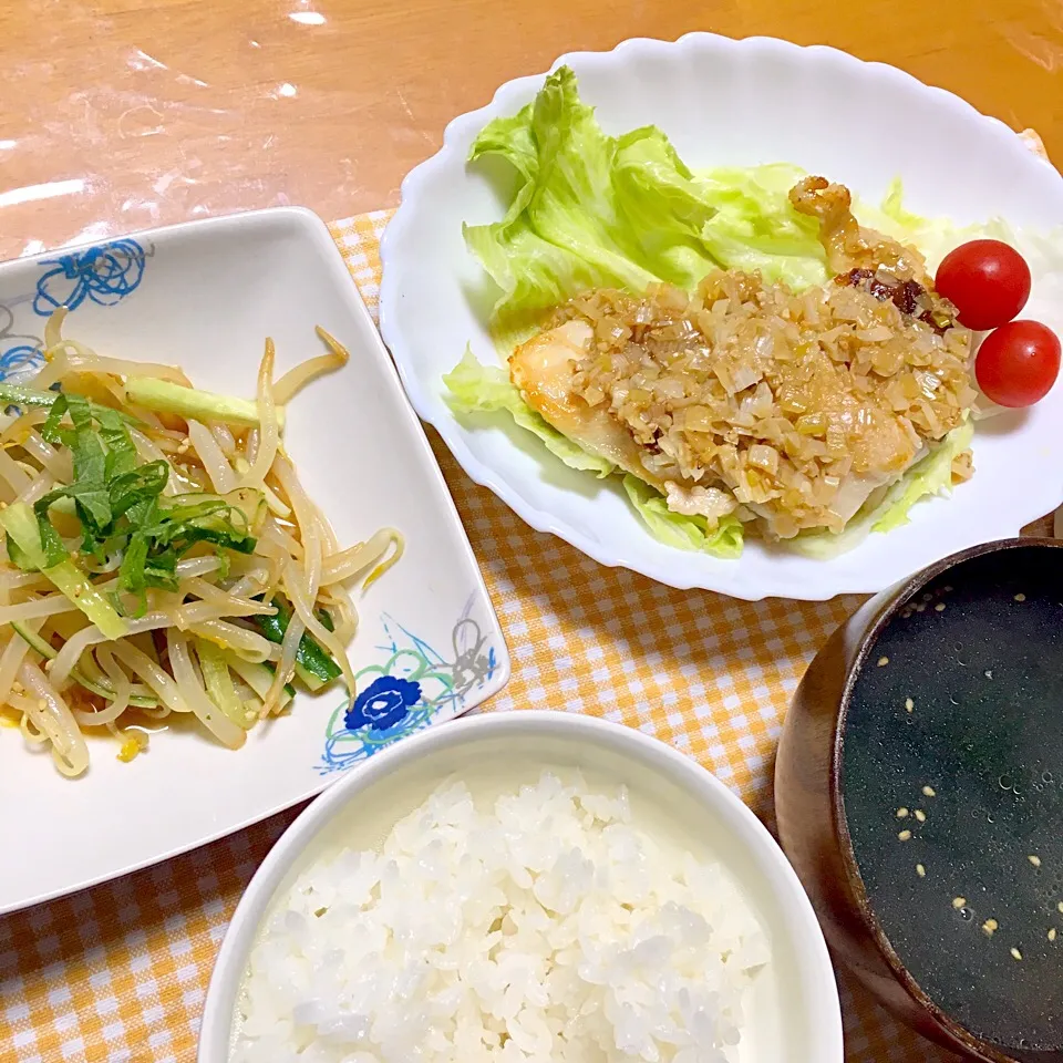 晩御飯:油淋鶏、もやしときゅうりのナムル、わかめスープ|hanaさん