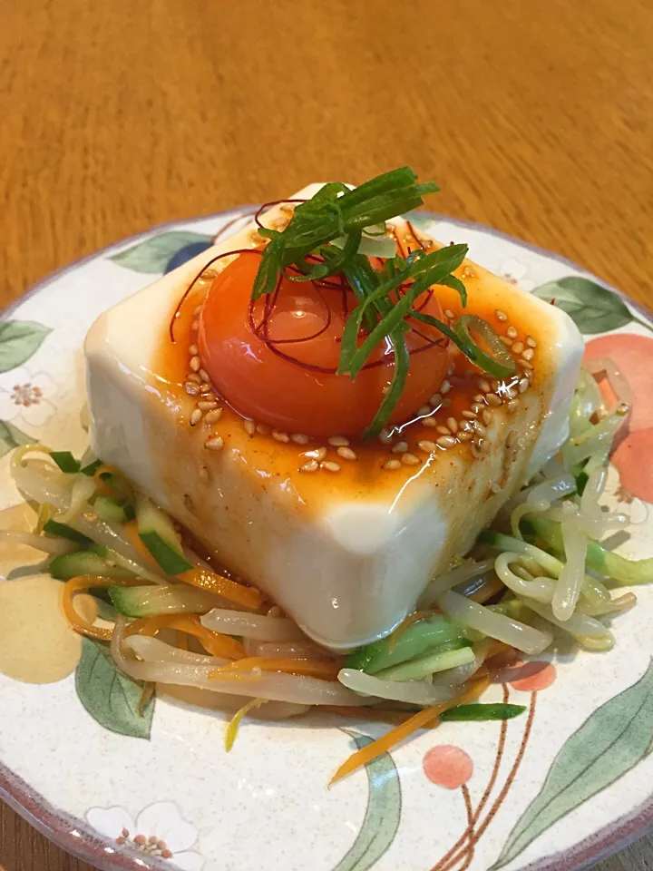 Snapdishの料理写真:冷奴のビビンバ風|まつださんさん