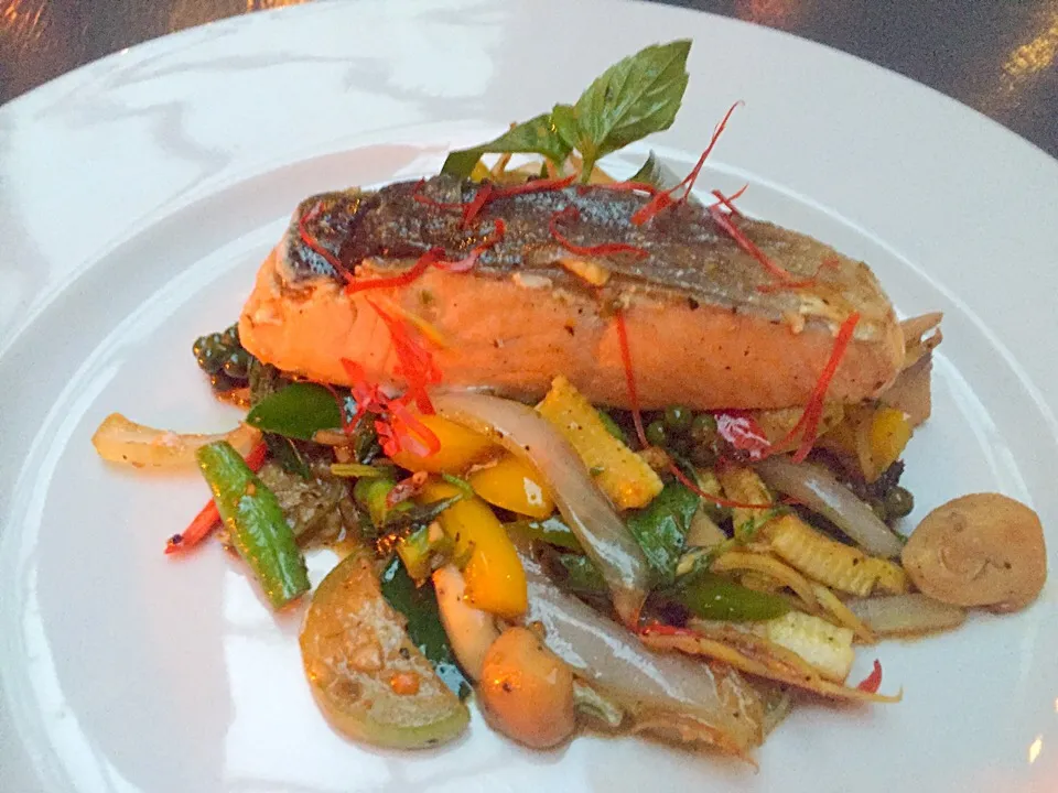 Salmon with thai herbs|sgさん