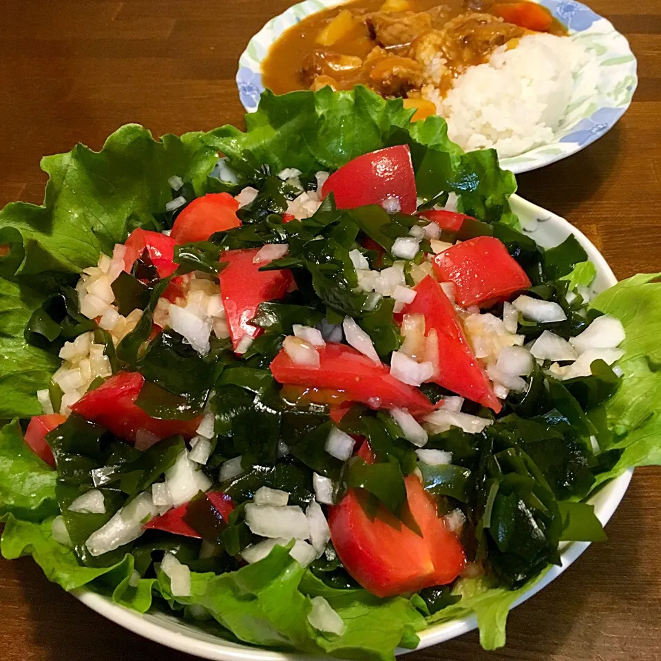 Tomoko Itoさんの料理 ミニトマトとわかめと新玉ねぎのさっぱりサラダ💕と圧力鍋の野菜たっぷりポークカレー|ゆうみん（4人の母ちゃん）さん