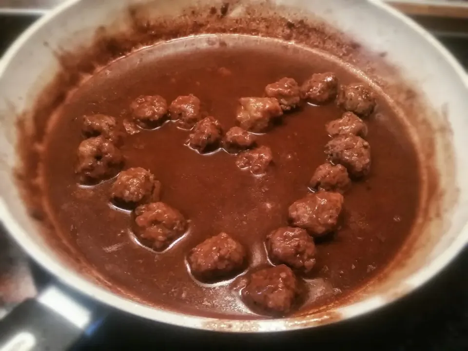 Meatballs made with ❤ on redwine sauce|Najeskaさん