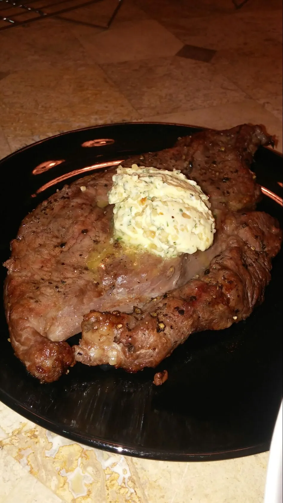 Grilled Top Sirloin with Garlic Parsley Butter|Courtney Alizabet Riess Handelさん