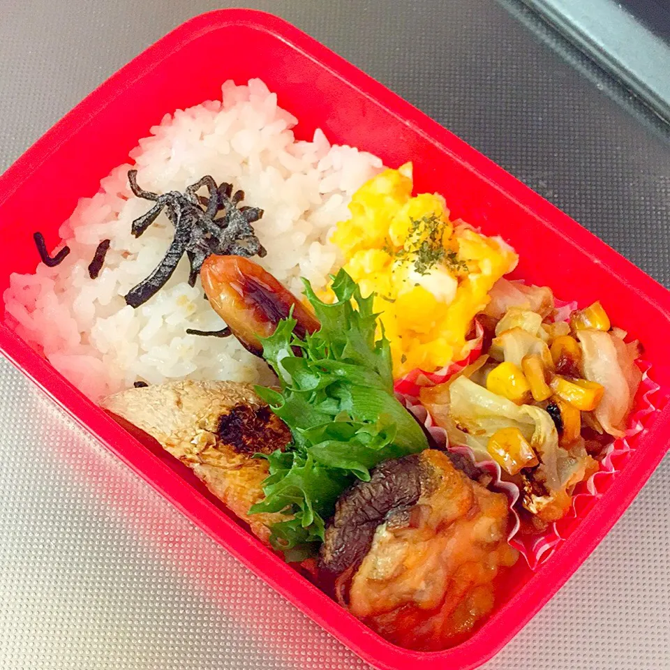 ブリの照り焼き
しいたけのマヨチーズ焼き
キャベツ炒め
スクランブルエッグ
ウィンナー|うさくまちゃんさん