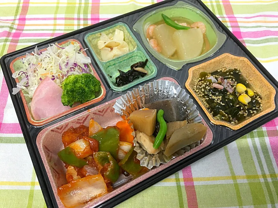 Snapdishの料理写真:酢豚 日替わり弁当 豊川市宅配|Naokazu Kuritaさん