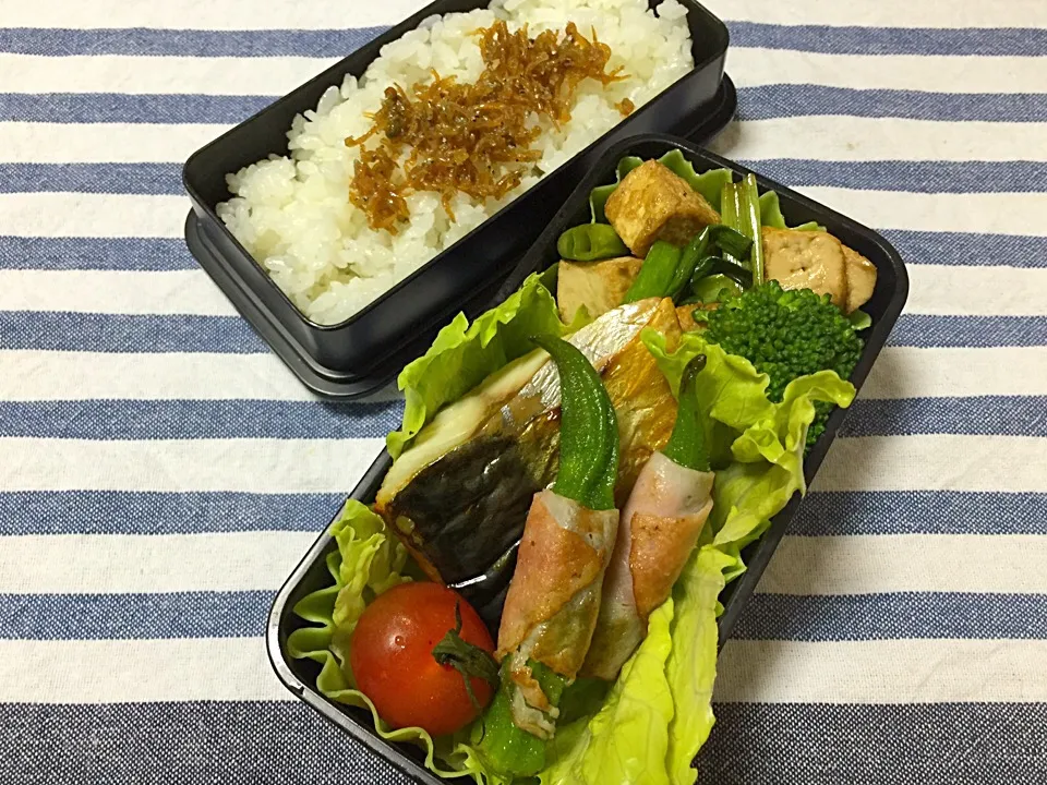 Snapdishの料理写真:鯖塩焼き、絹揚げとネギの和風醤油炒め、オクラのハム巻|jackybeanさん