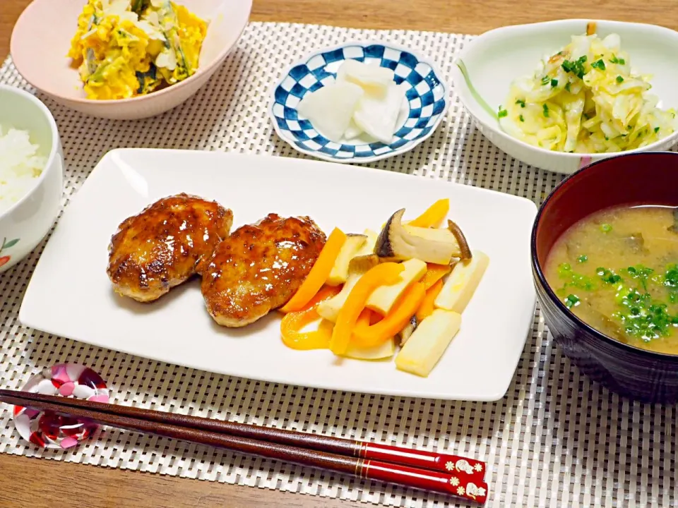 ☆つくねの照り焼き
☆かぼちゃサラダ
☆キャベツの梅じゃこ和え
☆なめことワカメのお味噌汁
☆かぶの塩麹漬け|なべちゃんさん