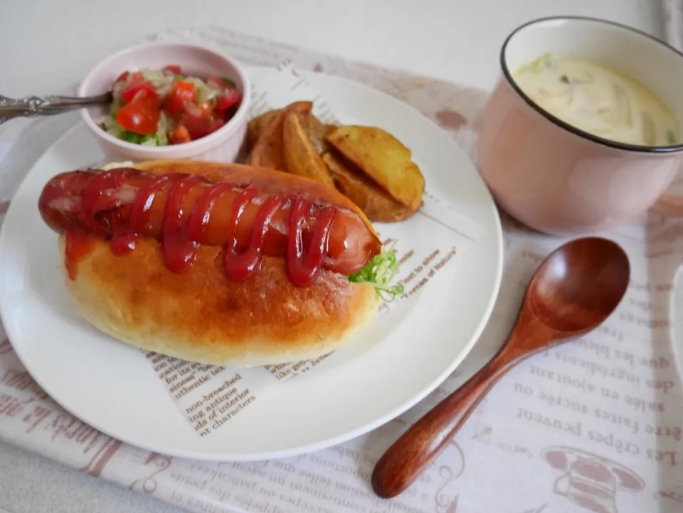 Snapdishの料理写真:ホットドッグ🍴ランチ|ちゃーはんさん