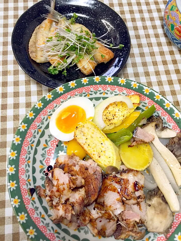 Snapdishの料理写真:野菜とキノコのグリル焼き、頂き物の焼き豚添え🍀ニギスの焼き揚げ、唐揚げ風|☆光るさん