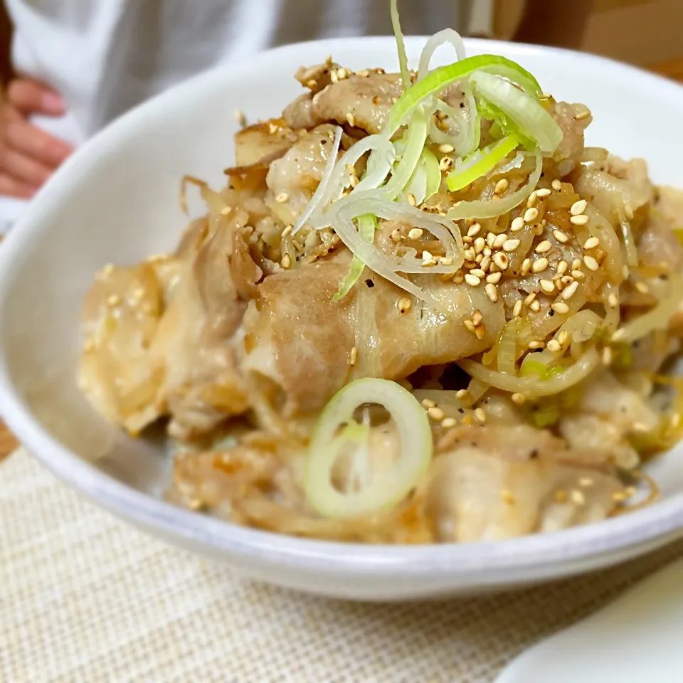 Snapdishの料理写真:今日の夕飯☆ねぎ塩豚丼
ガツンと！！！ごちそうさま！|あさこさん