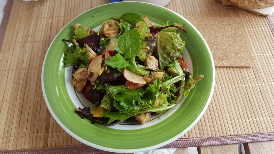 Gemischter Salat mit Pute in Tomaten-Avocado-Balsamicodressing|Claudi J.さん