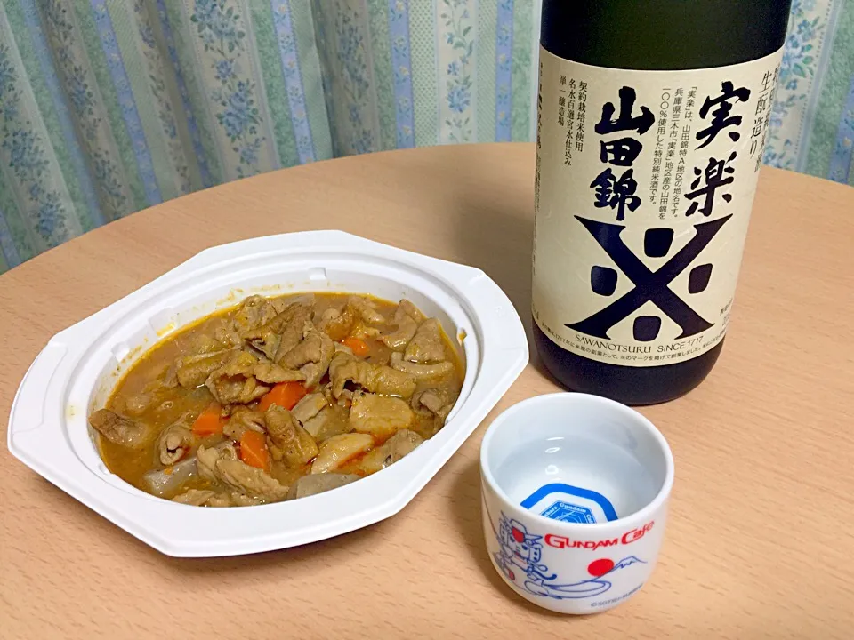 Snapdishの料理写真:特別純米酒生酛造り 実楽 山田錦 & 濃厚ピリ辛もつ煮込み|T. Wonderさん